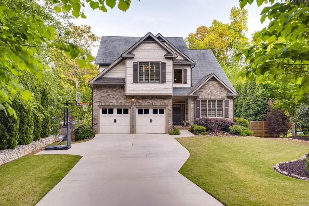 5 bedroom, 4 bathroom, 3,658 sq ft single family residence sold at 391 Westside Drive, Roswell, GA 30075