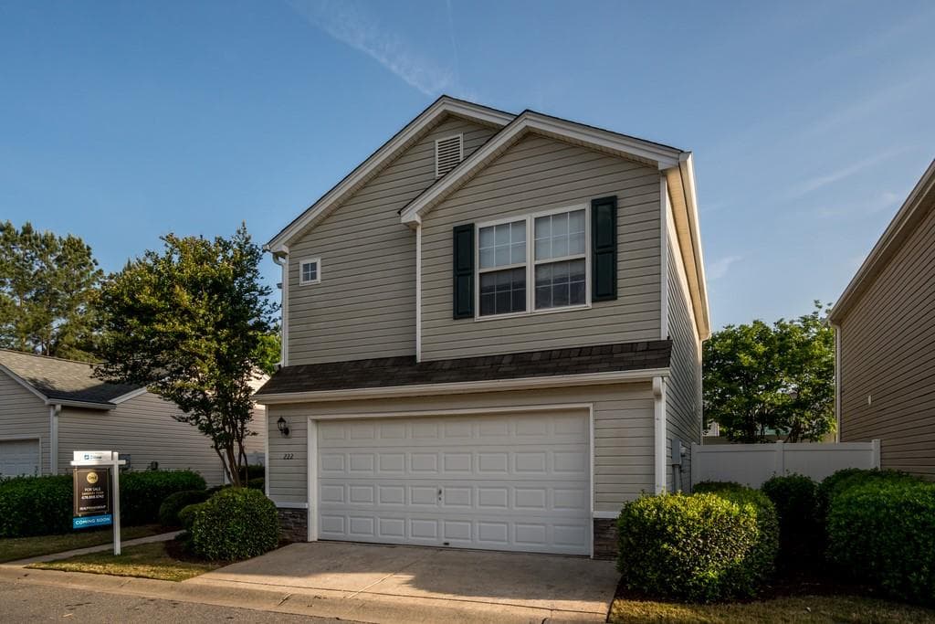 2 bedroom, 3 bathroom, 1,918 sq ft single family residence sold at 222 W Oaks Place, Woodstock, GA 30188
