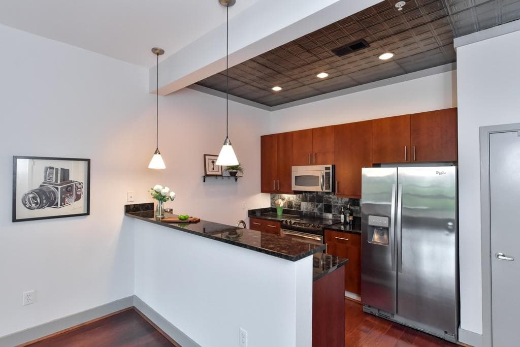 1 bedroom, 1 bathroom, 969 sq ft condominium sold at 425 Chapel Street 1107, Atlanta, GA 30313