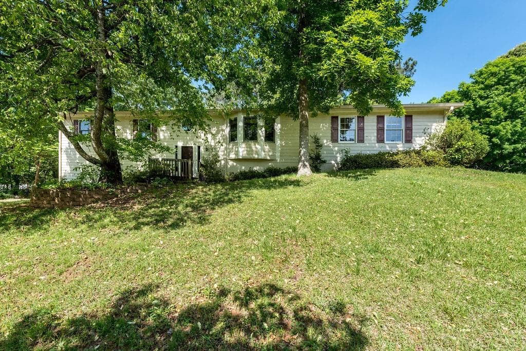 3 bedroom, 3 bathroom, 1,404 sq ft single family residence sold at 3180 Misty Trace, Canton, GA 30114