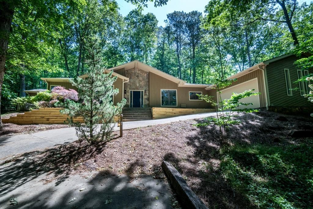 9380 Huntcliff Trace, Sandy Springs, GA 30350 — most recent listing photo