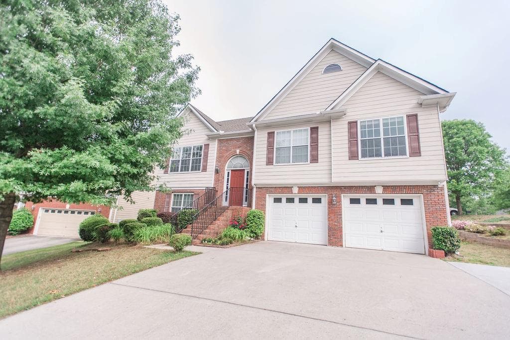 3400 Southpointe Hill Drive, Buford, GA 30519 — most recent listing photo