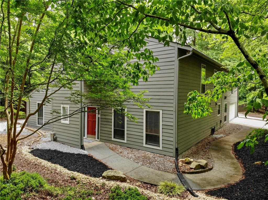 3 bedroom, 3 bathroom, 3,108 sq ft single family residence sold at 9040 Martin Road, Roswell, GA 30076