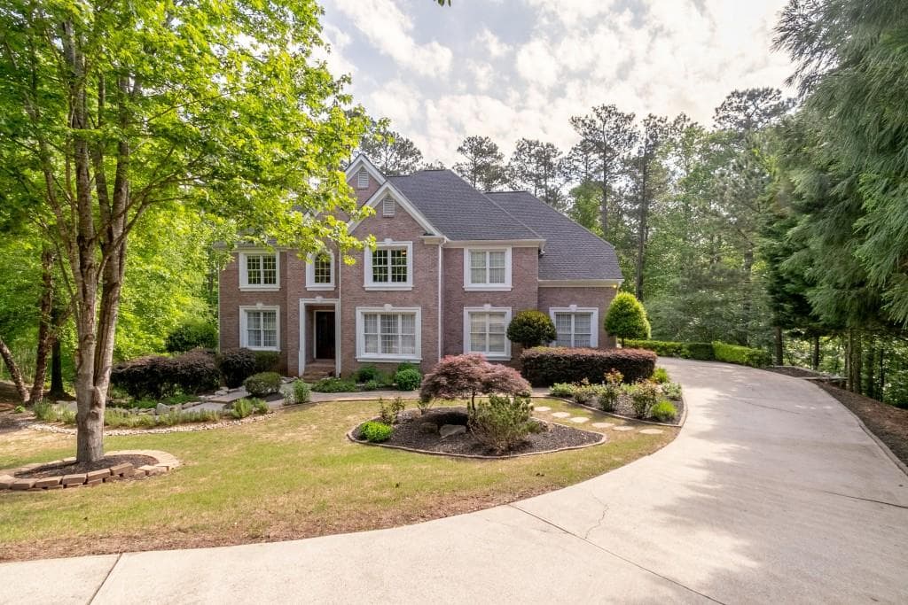 5 bedroom, 5 bathroom, 5,841 sq ft single family residence sold at 415 Oak Hollow Court, Alpharetta, GA 30004