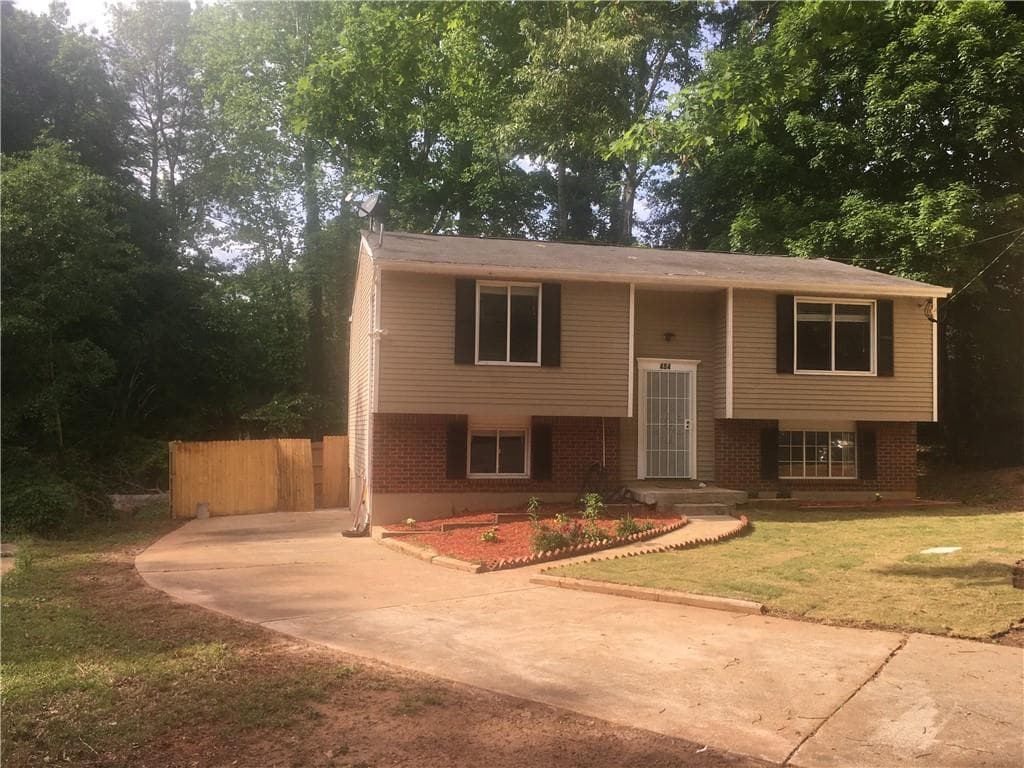 5 bedroom, 3 bathroom, 1,786 sq ft single family residence sold at 484 VILLAGE SQUARE Court, Stone Mountain, GA 30083