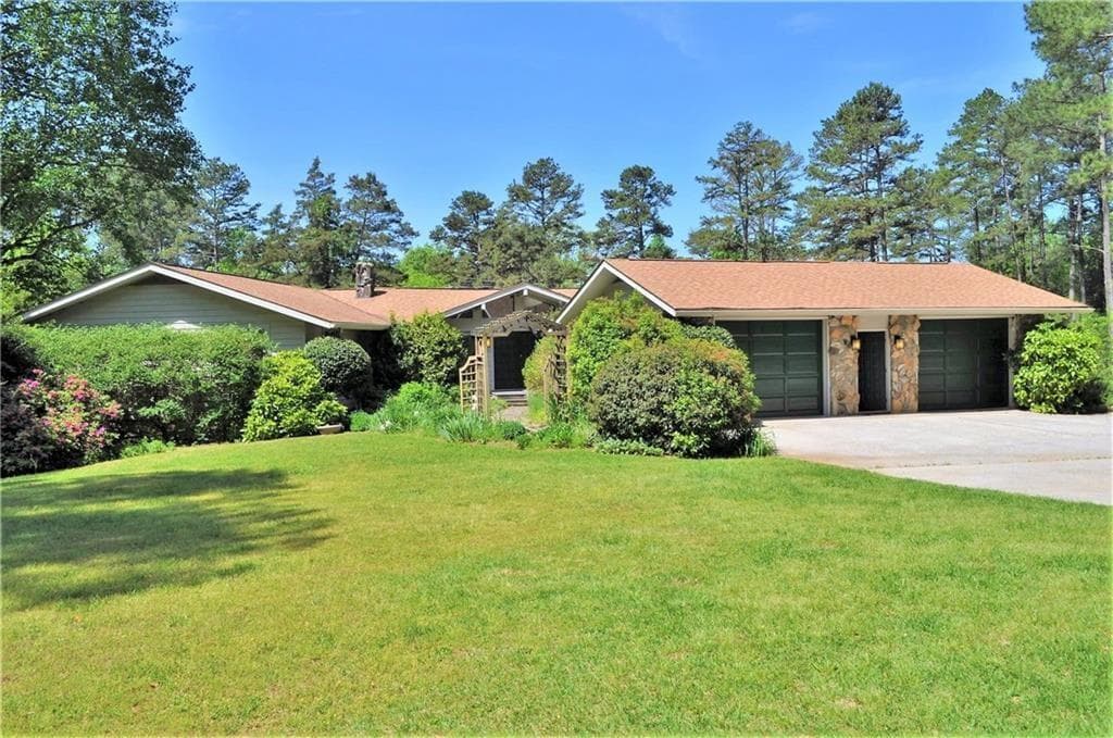 240 Barrett Drive, Toccoa, GA 30577 — most recent listing photo