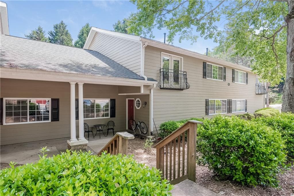 2 bedroom, 3 bathroom, 1,290 sq ft condominium sold at 1468 Briarwood Road 2004, Brookhaven, GA 30319