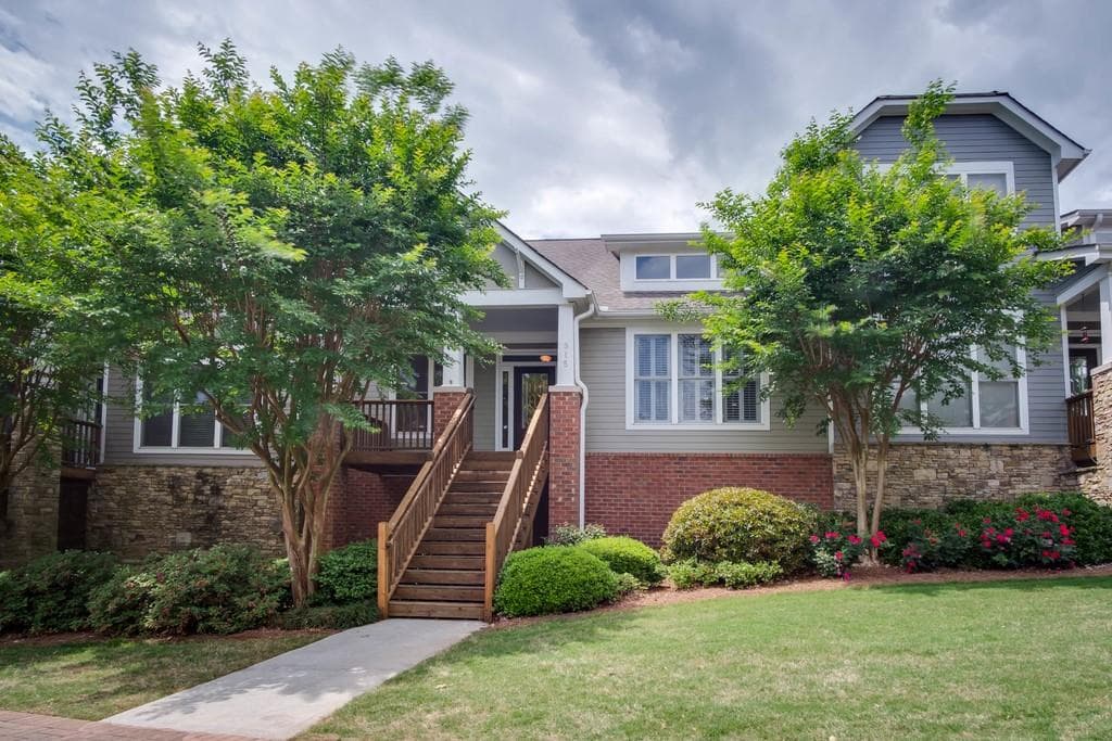 4 bedroom, 4 bathroom, 2,290 sq ft townhouse sold at 915 Freedom Lane, Roswell, GA 30075