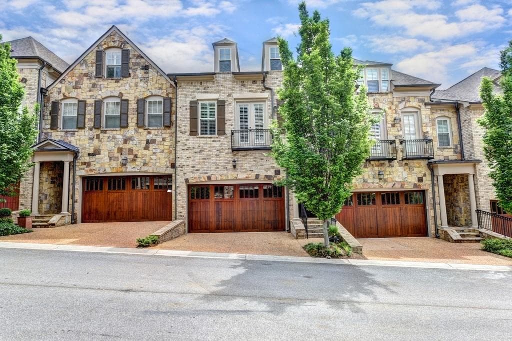 3877 Paces Lookout Drive, Vinings, GA 30339 — most recent listing photo