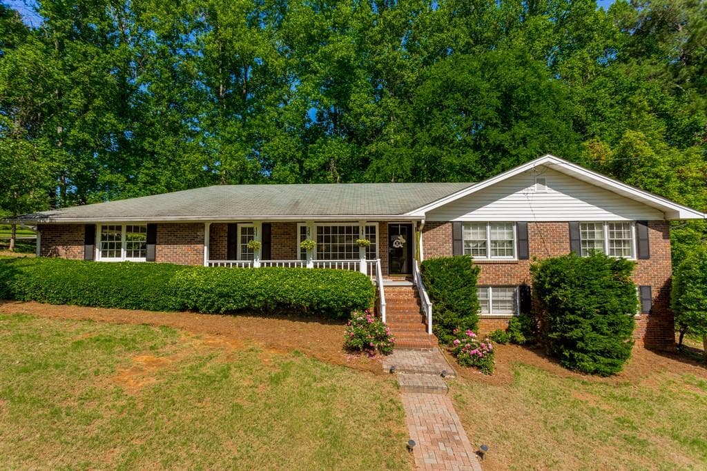 3 bedroom, 3 bathroom, 1,738 sq ft single family residence sold at 611 N THOMAS Lane, Smyrna, GA 30082