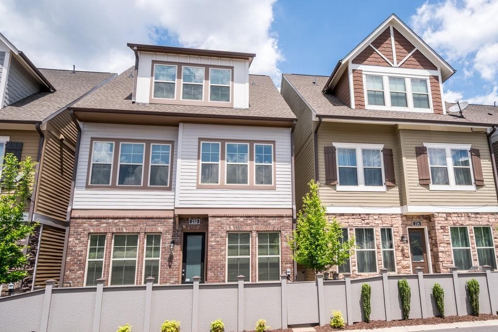 232 Dellwood Drive, Smyrna, GA 30080 — most recent listing photo