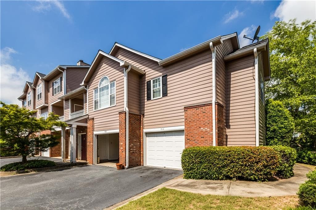 410 Vinings Forest Circle, Smyrna, GA 30080 — most recent listing photo
