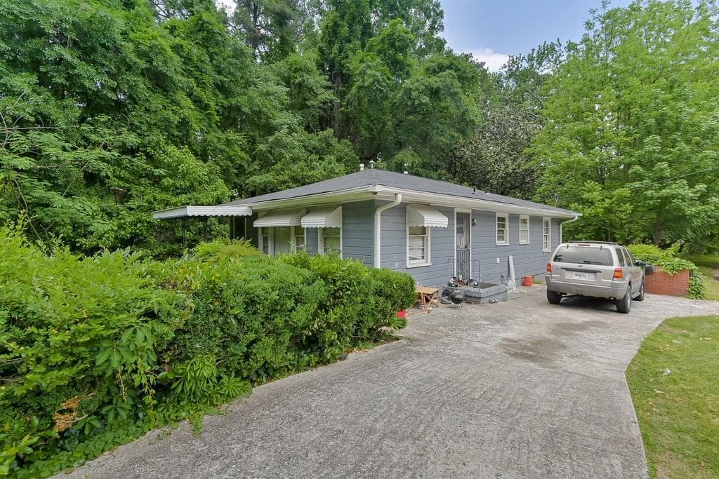 3 bedroom, 2 bathroom, 1,025 sq ft single family residence sold at 81 BURBANK Drive, Atlanta, GA 30314