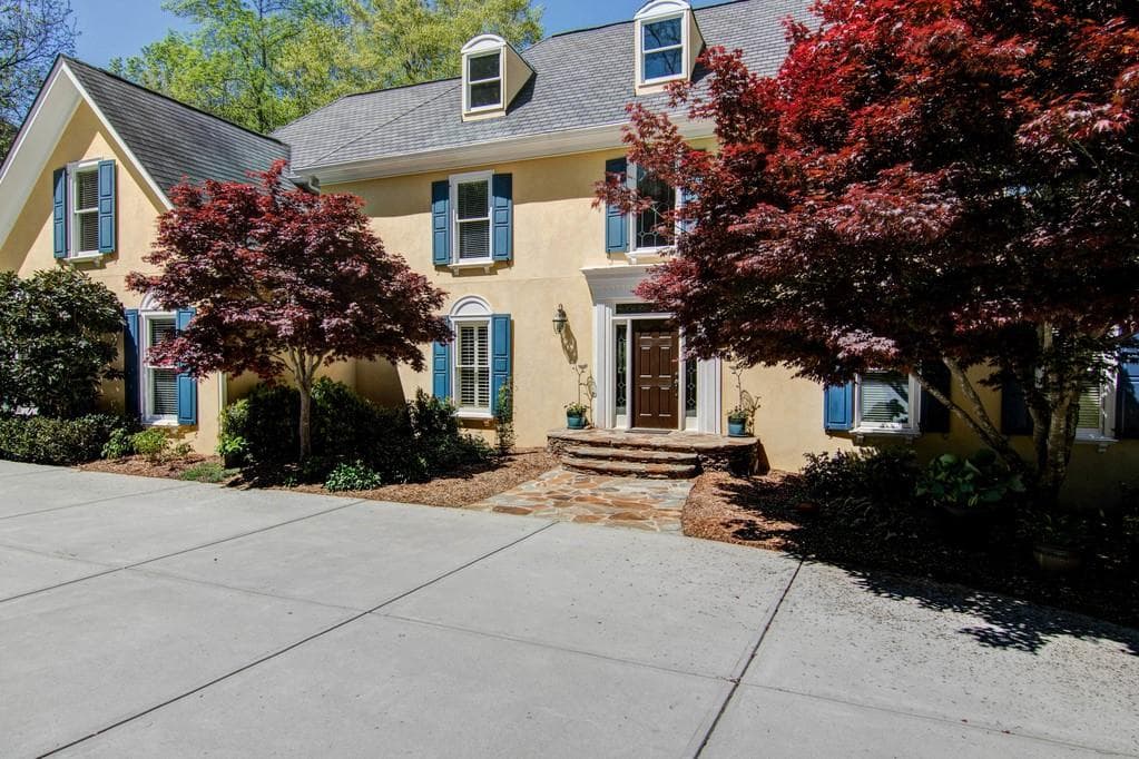 8450 Valemont Drive, Sandy Springs, GA 30350 — most recent listing photo