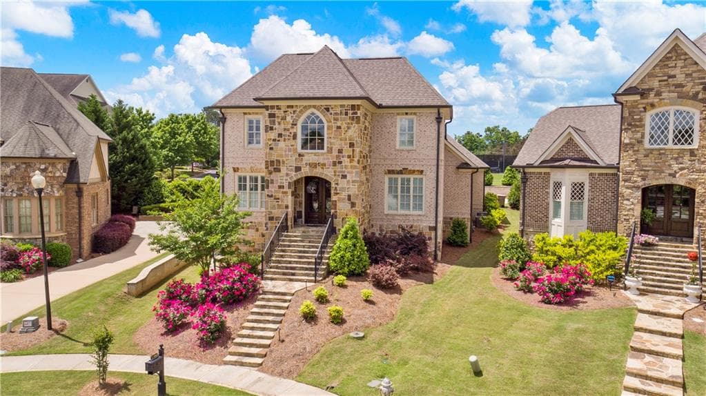 4 bedroom, 5 bathroom, 3,228 sq ft single family residence sold at 5869 Chickasaw Lane, Braselton, GA 30517