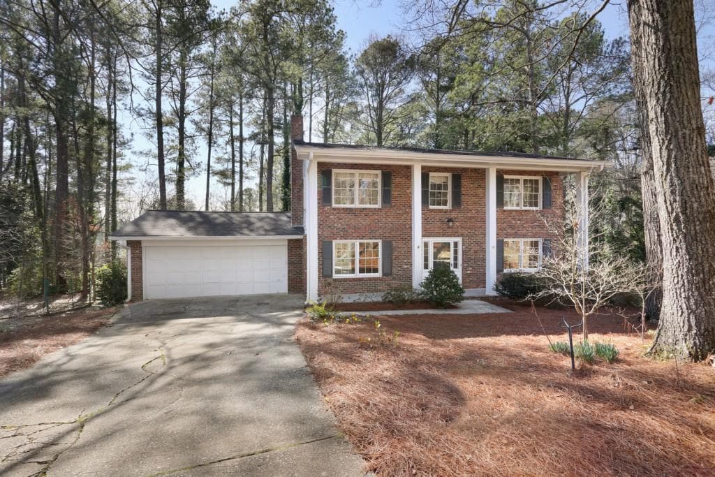 4 bedroom, 3 bathroom, 2,204 sq ft single family residence sold at 1230 KNOLL WOODS Court, Roswell, GA 30075