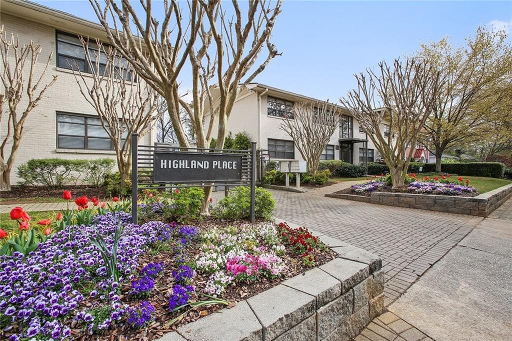 1 bedroom, 1 bathroom, 641 sq ft condominium sold at 808 Greenwood Avenue 105, Atlanta, GA 30306