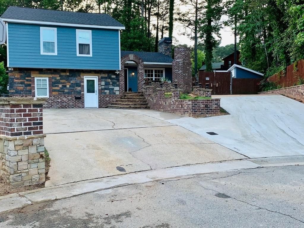 5595 WEATHERFORD Road, Norcross, GA 30093 — most recent listing photo