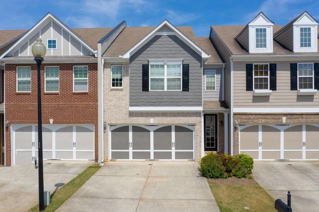 3 bedroom, 3 bathroom, 1,969 sq ft townhouse sold at 938 Pierce Ivy Court, Lawrenceville, GA 30043