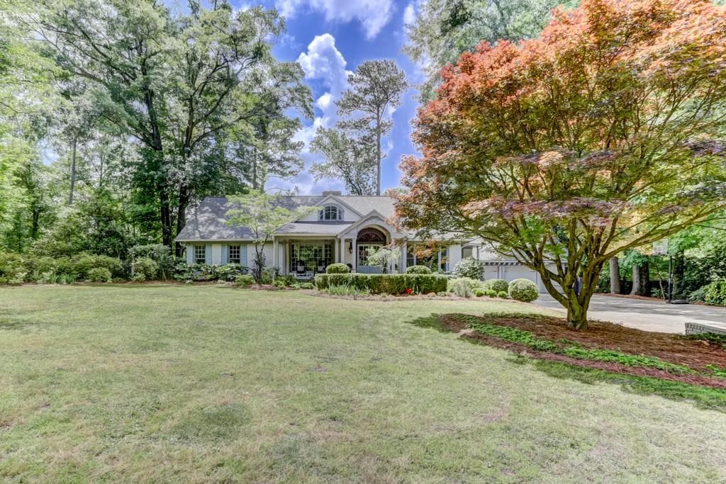 4 bedroom, 5 bathroom single family residence sold at 1290 Peachtree Battle Avenue, Atlanta, GA 30327