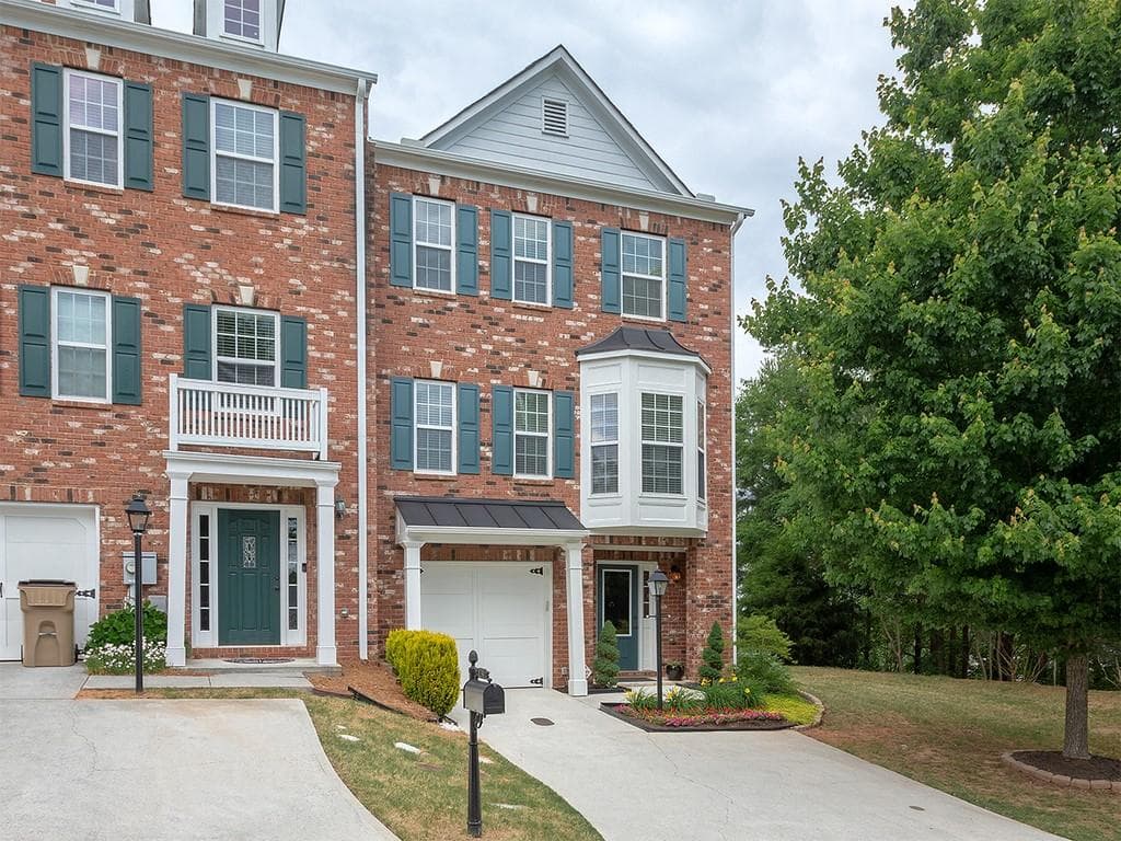 3 bedroom, 4 bathroom, 1,946 sq ft townhouse sold at 1190 LAKE POINT Way, Suwanee, GA 30024