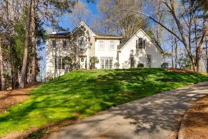 4 bedroom, 4 bathroom, 2,798 sq ft single family residence sold at 4040 Inverness Crossing, Roswell, GA 30075