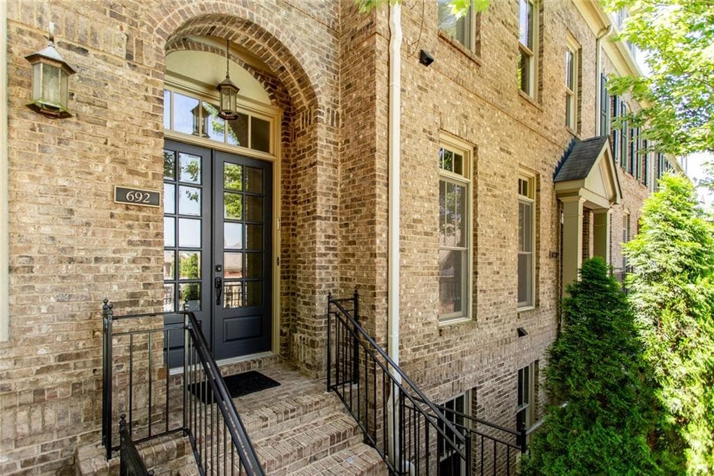 692 Lockton Place, Sandy Springs, GA 30342 — most recent listing photo