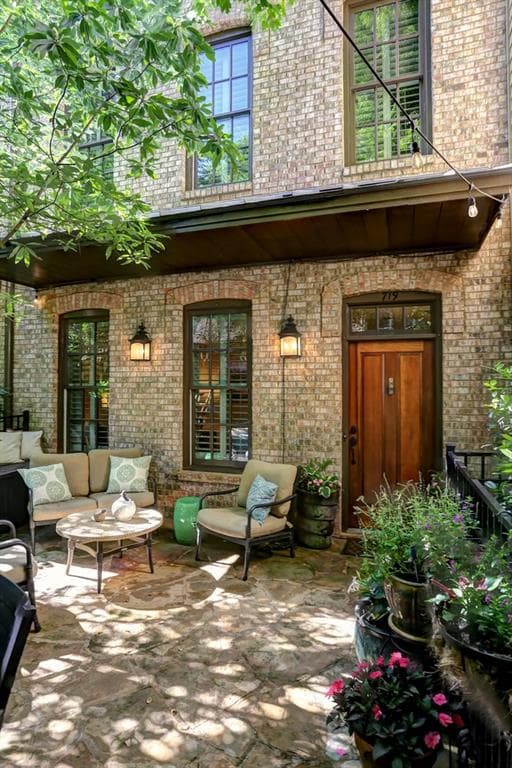 2 bedroom, 3 bathroom, 1,820 sq ft townhouse sold at 719 Carpenter Way, Woodstock, GA 30188