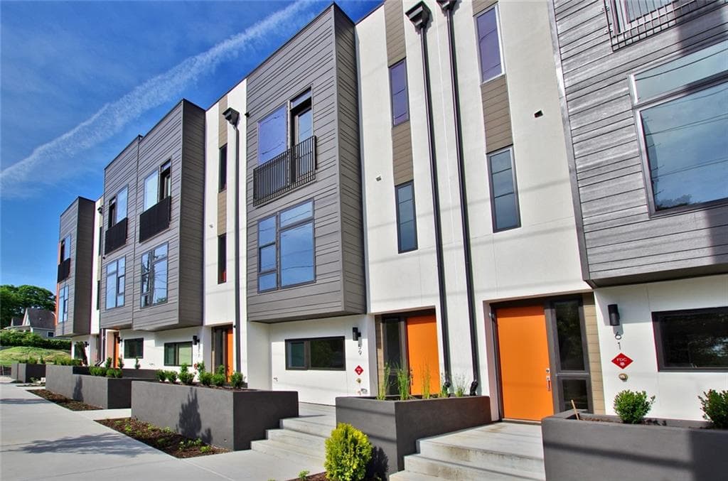 3 bedroom, 4 bathroom, 1,886 sq ft townhouse sold at 1155 Reynolds Square Lane 15, Atlanta, GA 30307
