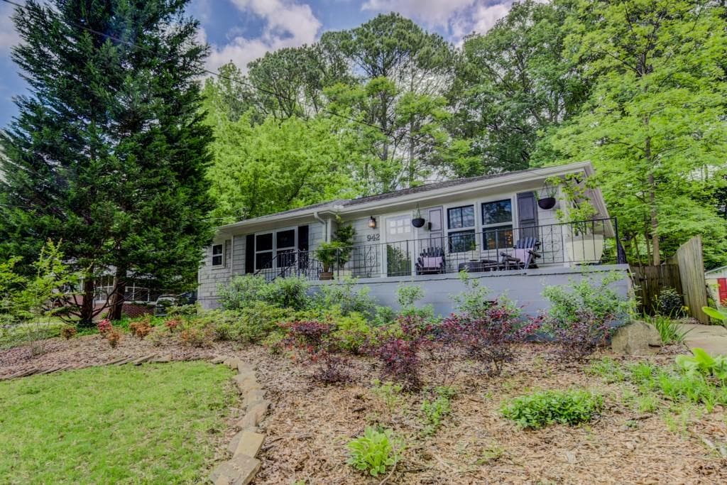 3 bedroom, 2 bathroom, 1,318 sq ft single family residence sold at 942 Gresham Avenue, Atlanta, GA 30316