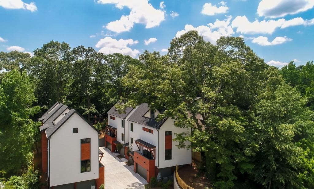 3 bedroom, 5 bathroom, 2,822 sq ft townhouse sold at 1327 Iverson Street B, Atlanta, GA 30307