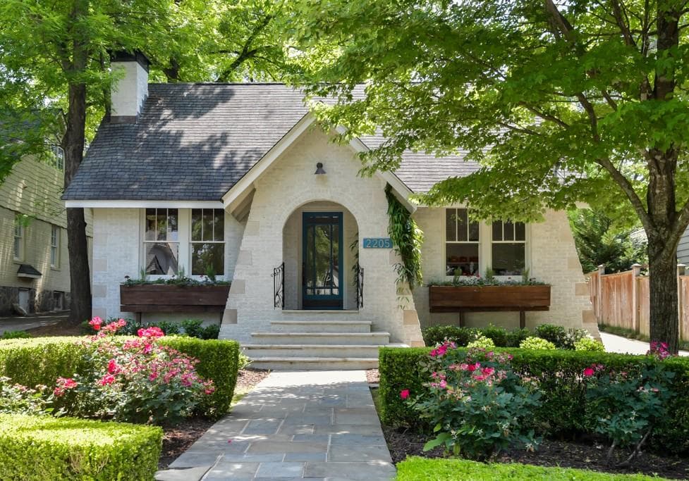 4 bedroom, 4 bathroom, 2,950 sq ft single family residence sold at 2205 Edison Avenue, Atlanta, GA 30305
