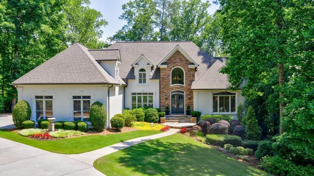 6 bedroom, 7 bathroom, 5,581 sq ft single family residence sold at 1015 Wilson Glen Drive, Roswell, GA 30075