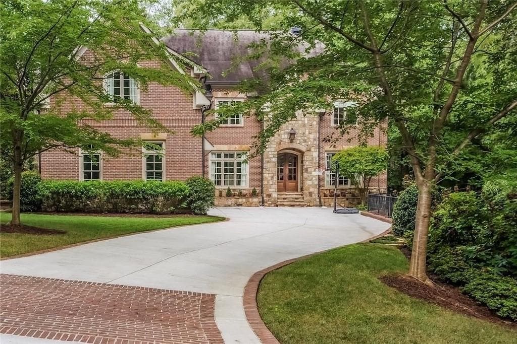 5 bedroom, 7 bathroom, 7,056 sq ft single family residence sold at 4550 Bryn Mawr Circle, Atlanta, GA 30327