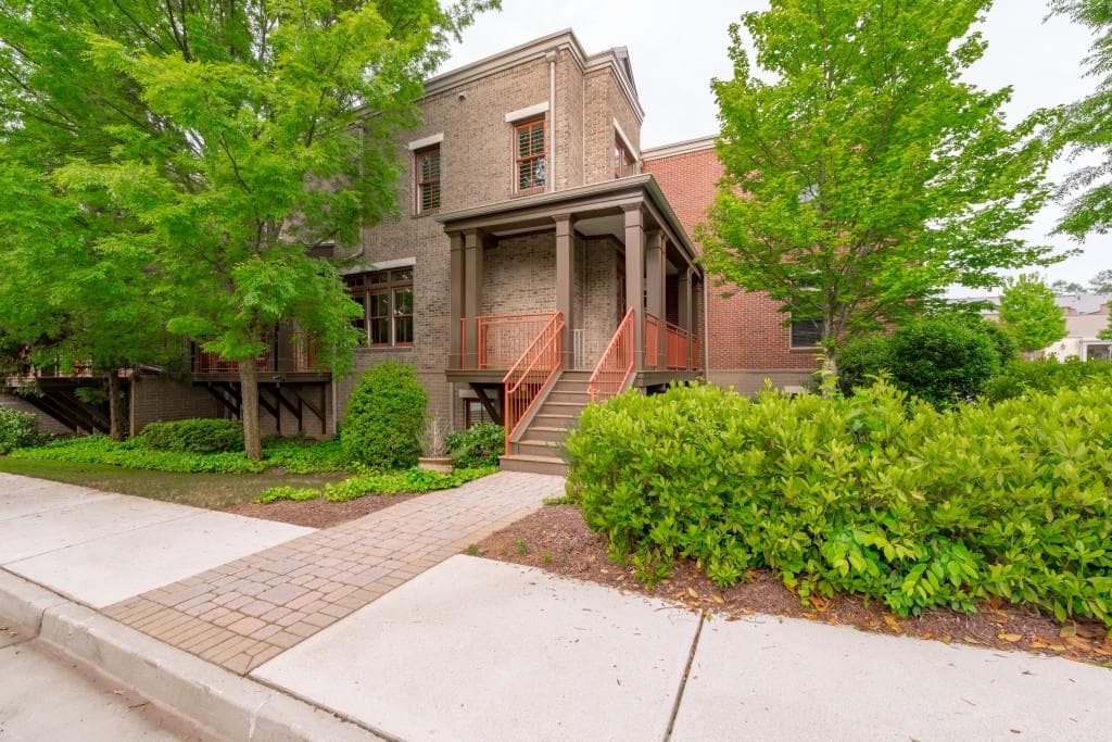 3 bedroom, 4 bathroom, 2,300 sq ft condominium sold at 4748 Cypress Commons, Dunwoody, GA 30338