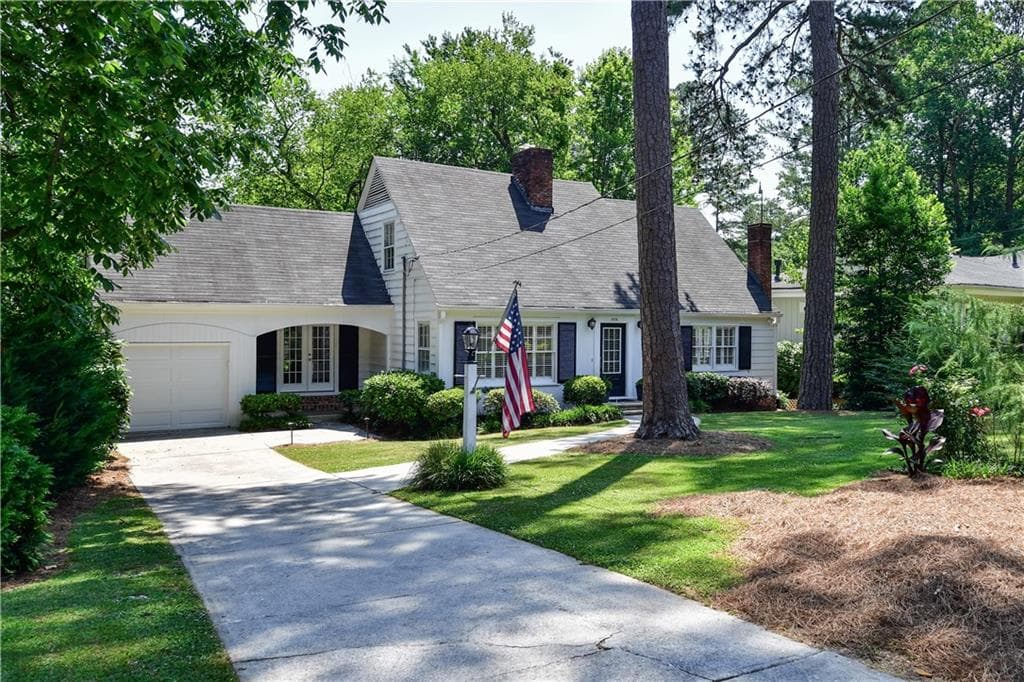 4 bedroom, 2 bathroom, 2,400 sq ft single family residence sold at 1070 Beech Haven Road, Atlanta, GA 30324