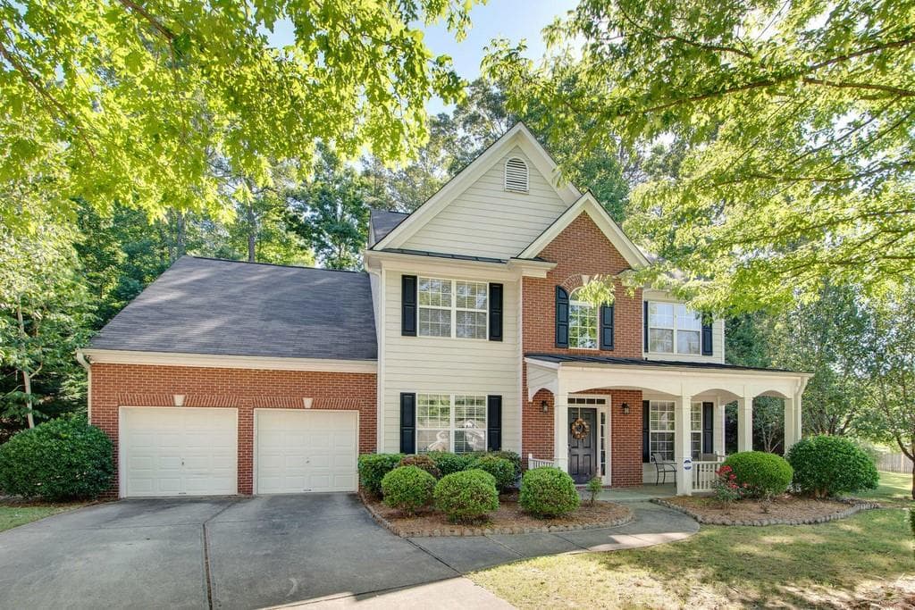 4 bedroom, 3 bathroom, 2,846 sq ft single family residence sold at 3879 HANNAHBERRY Place, Buford, GA 30519