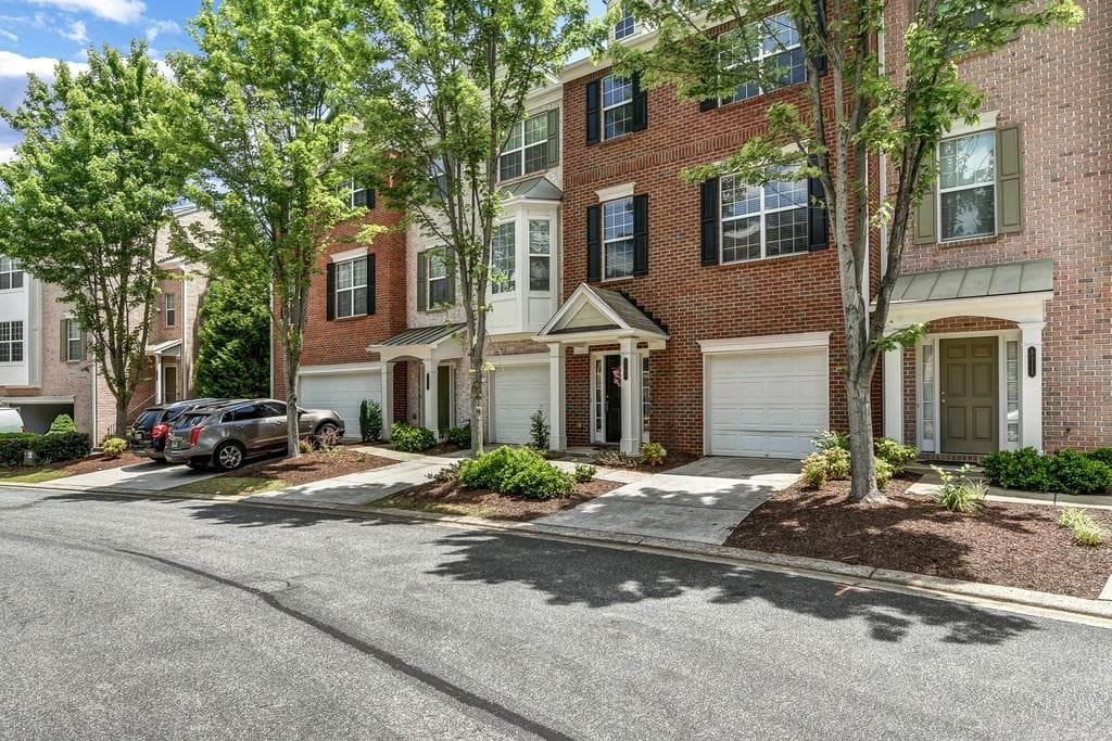 3 bedroom, 4 bathroom, 2,004 sq ft townhouse sold at 5117 Wellsley Bend, Alpharetta, GA 30005