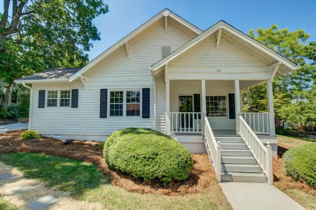 3 bedroom, 2 bathroom, 1,276 sq ft single family residence sold at 135 Kennesaw Street, Buford, GA 30518