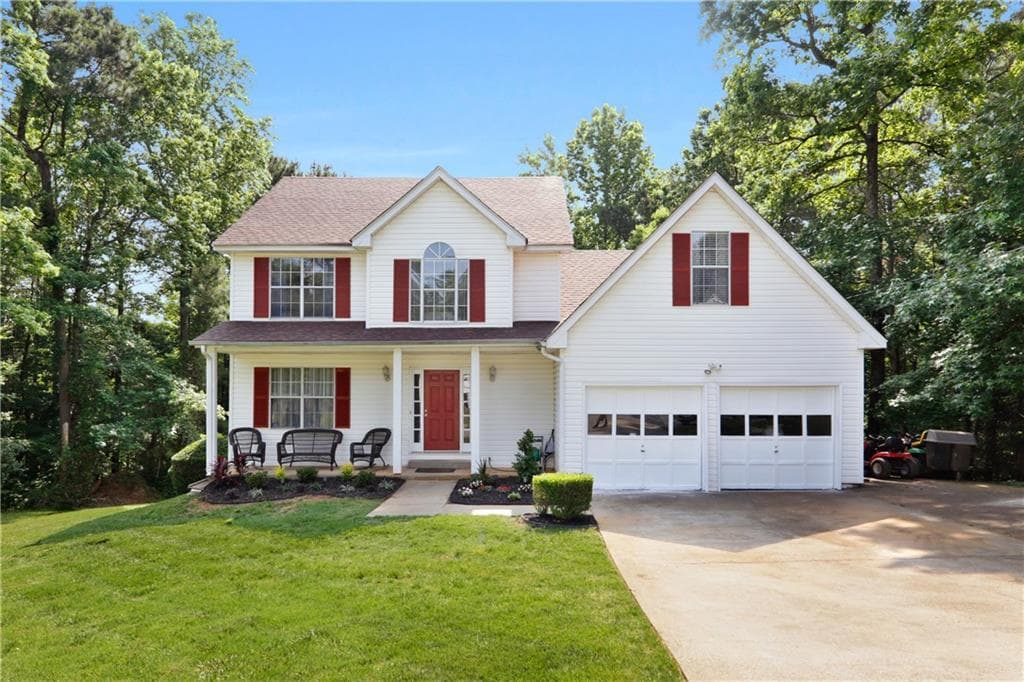 4 bedroom, 3 bathroom, 2,572 sq ft single family residence sold at 2807 Crestworth Lane, Buford, GA 30519