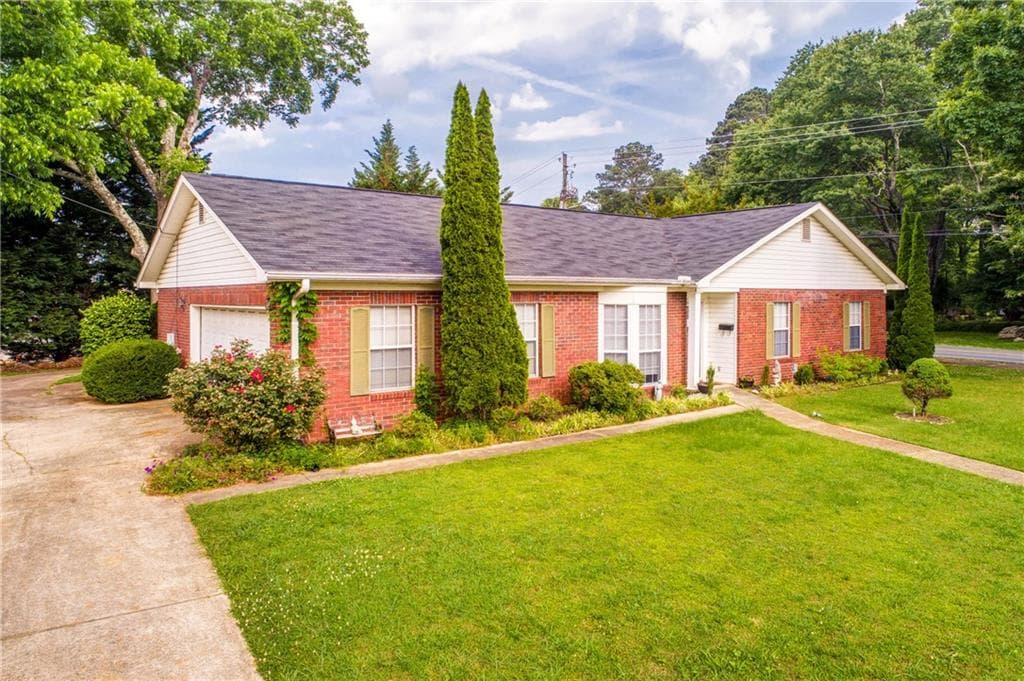 3 bedroom, 2 bathroom, 1,821 sq ft single family residence sold at 324 S Main Street, Jasper, GA 30143