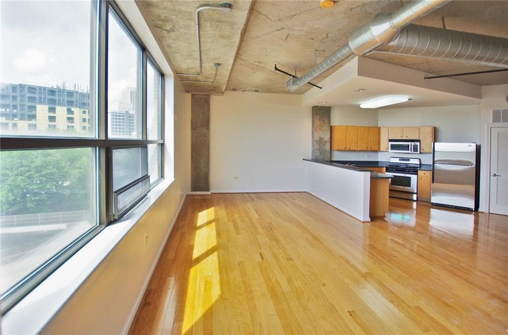 1 bedroom, 1 bathroom, 824 sq ft condominium sold at 115 W PEACHTREE Place 306, Atlanta, GA 30313