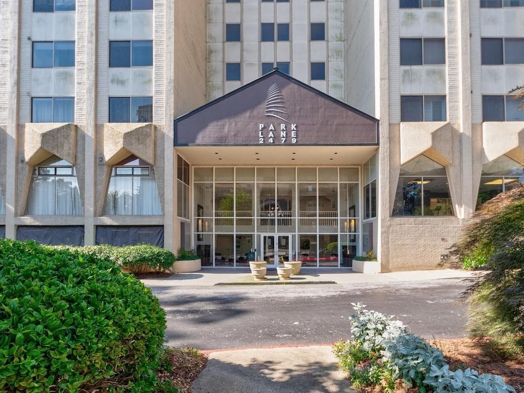 3 bedroom, 2 bathroom, 1,676 sq ft condominium sold at 2479 Peachtree Road 1804, Atlanta, GA 30305
