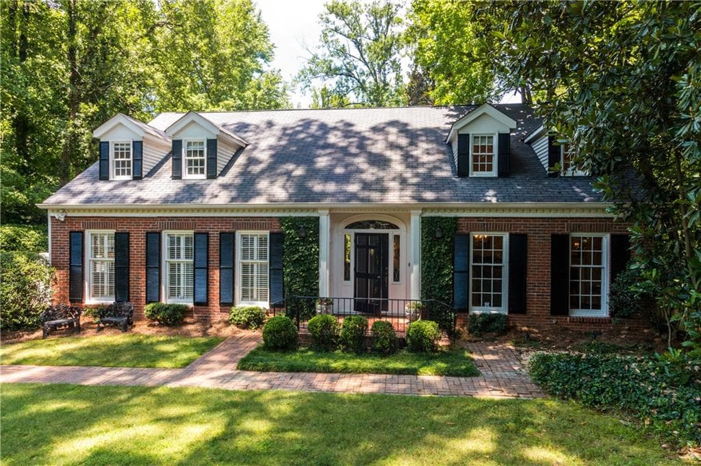 4 bedroom, 3 bathroom, 3,110 sq ft single family residence sold at 565 Manor Ridge Drive, Atlanta, GA 30305