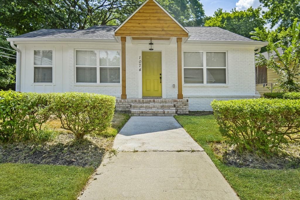 3 bedroom, 2 bathroom, 1,299 sq ft single family residence sold at 1074 SMITH Street, Atlanta, GA 30310