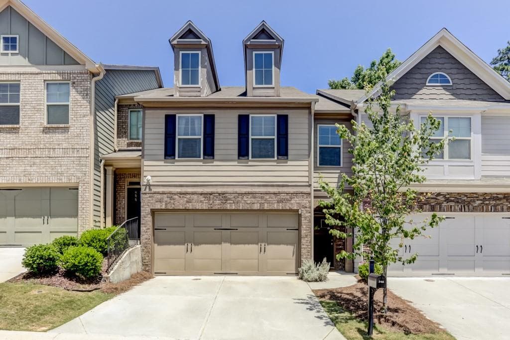 2466 Whiteoak Run 18, Smyrna, GA 30080 — most recent listing photo
