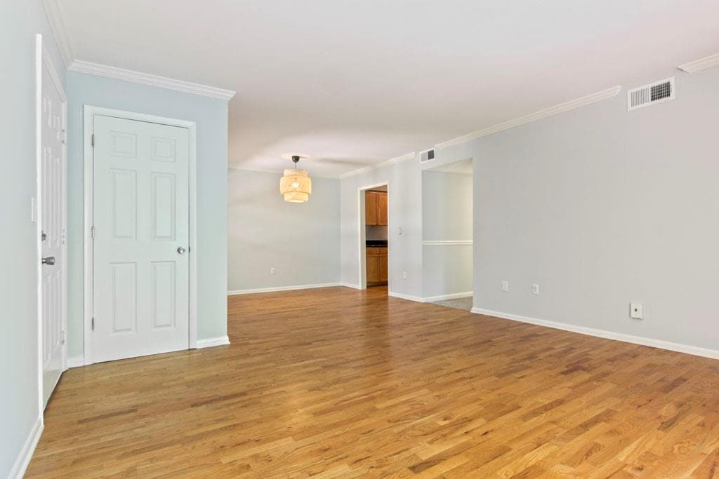 2 bedroom, 2 bathroom, 1,060 sq ft condominium sold at 1150 Collier Road J11, Atlanta, GA 30318