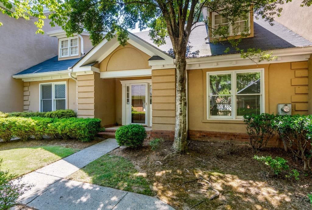 725 OLDE TOWNE Lane, Marietta, GA 30068 — most recent listing photo