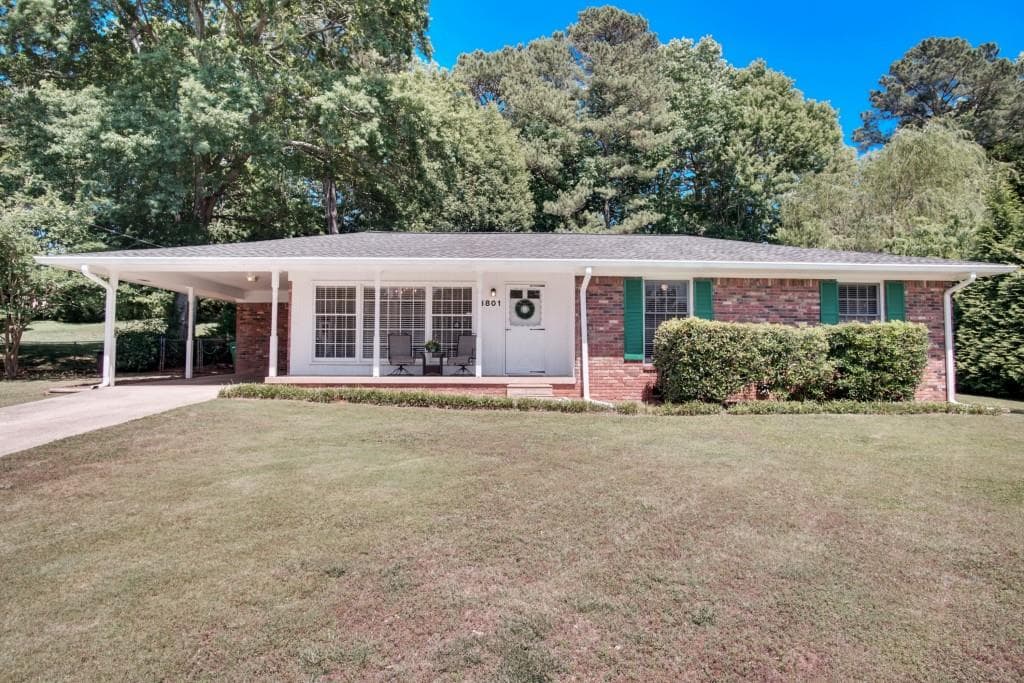 3 bedroom, 2 bathroom, 1,682 sq ft single family residence sold at 3801 Chatham Drive, Atlanta, GA 30340