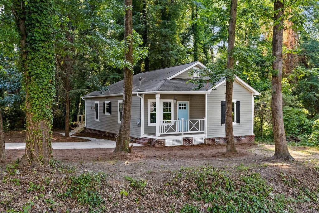 3 bedroom, 2 bathroom, 1,197 sq ft single family residence sold at 183 BURBANK Drive, Atlanta, GA 30314